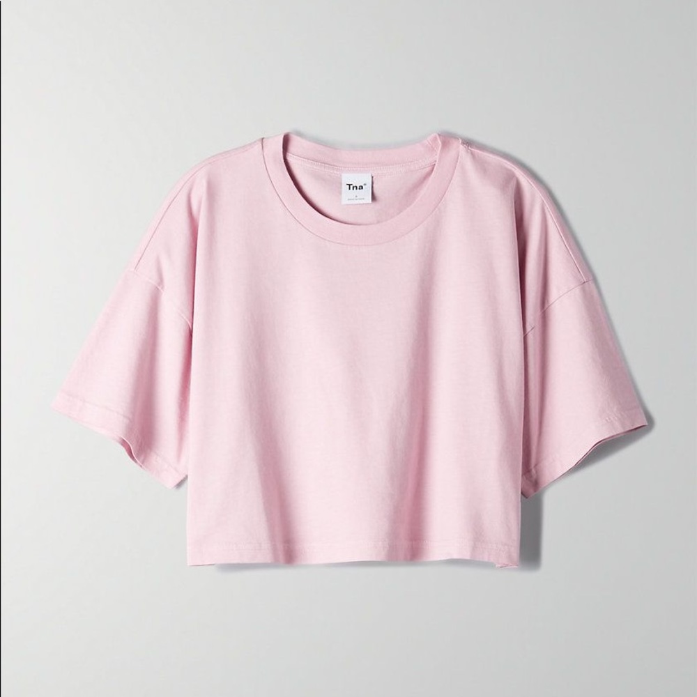 cute light pink copped tee!